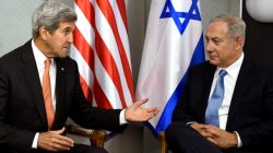 FILE PHOTO: U.S. Secretary of State John Kerry (L) meets with Israeli Prime Minister Benjamin Netanyahu in Manhattan, New York, U.S., September 23