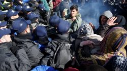 pro settlement activists clash with Israeli police