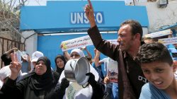 Palestinians take part in a protest in support of Palestinian prisoners on hunger strike in Israeli jails, in Gaza City May 9, 2017. REUTERS/Ibraheem Abu Mustafa