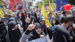 Iranian demonstrators shout slogans during the annual pro-Palestinian rally marking Al-Quds Day in Tehran, Iran, June 23, 2017. Nazanin Tabatabaee Yazdi/TIMA via REUTERS. ATTENTITON EDITORS - THIS IMAGE WAS PROVIDED BY A THIRD PARTY.