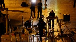Israeli security forces remove metal detectors which were recently installed at an entrance to the compound known to Muslims as Noble Sanctuary and to Jews as Temple Mount in Jerusalem's Old City July 25, 2017. REUTERS/Ammar Awad