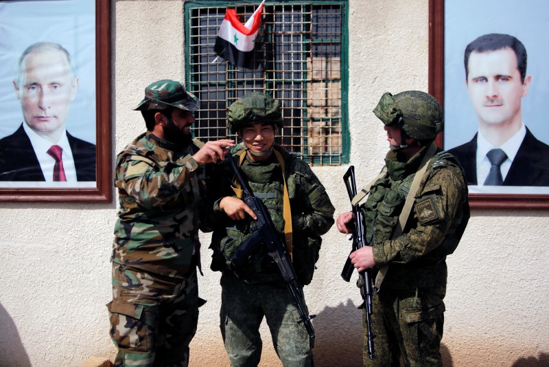 Syrian and Russian soldiers are seen at a checkpoint near Wafideen camp in Damascus, Syria March 2, 2018. REUTERS/Omar Sanadiki