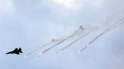 FILE PHOTO: An Israeli Air Force F-15 fighter jet releases flares during an aerial demonstration at a graduation ceremony for Israeli air force pilots at the Hatzerim air base in southern Israel December 29, 2016. REUTERS/Amir Cohen/File Photo
