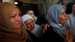 Relatives mourn during the funeral of a Palestinian, who was killed during a protest at the Israel-Gaza border, in the central Gaza Strip May 16, 2018. REUTERS/Mohammed Salem