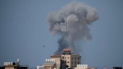 Smoke rises following an Israeli air strike in Gaza May 29, 2018. REUTERS/Suhaib Salem