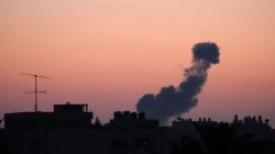 Smoke rises following an Israeli air strike in the central Gaza Strip June 20, 2018. REUTERS/Ibraheem Abu Mustafa