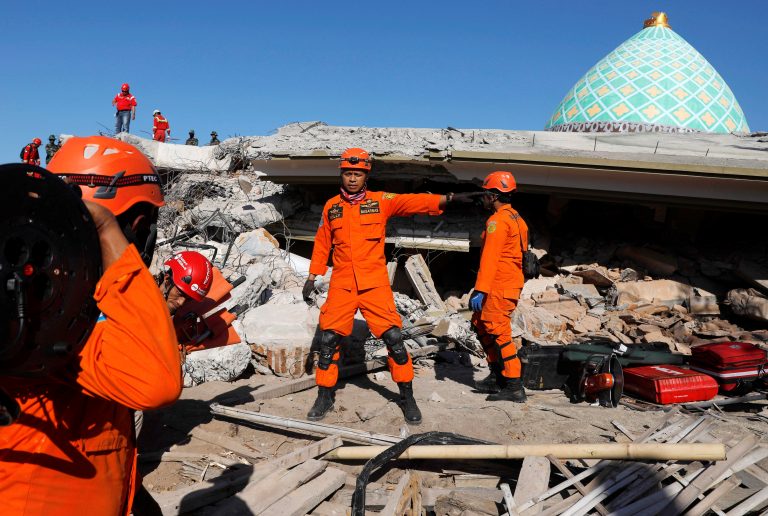 Hunt On For Survivors As Indonesia s Quake Toll Climbs To 131