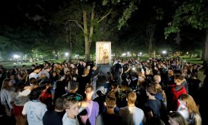 Students and protesters surround plinth where the toppled statue of a Confederate soldier nicknamed Silent Sam once stood, on the University of North Carolina campus after a demonstration for its removal in Chapel Hill, North Carolina, U.S. August 20, 2018. REUTERS/Jonathan Drake