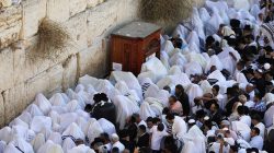 Jewish worshippers, some covered in prayer shawls, pray during a priestly blessing on the Jewish holiday of Sukkot at the Western Wall in Jerusalem's Old City September 26, 2018. REUTERS/Ammar Awad