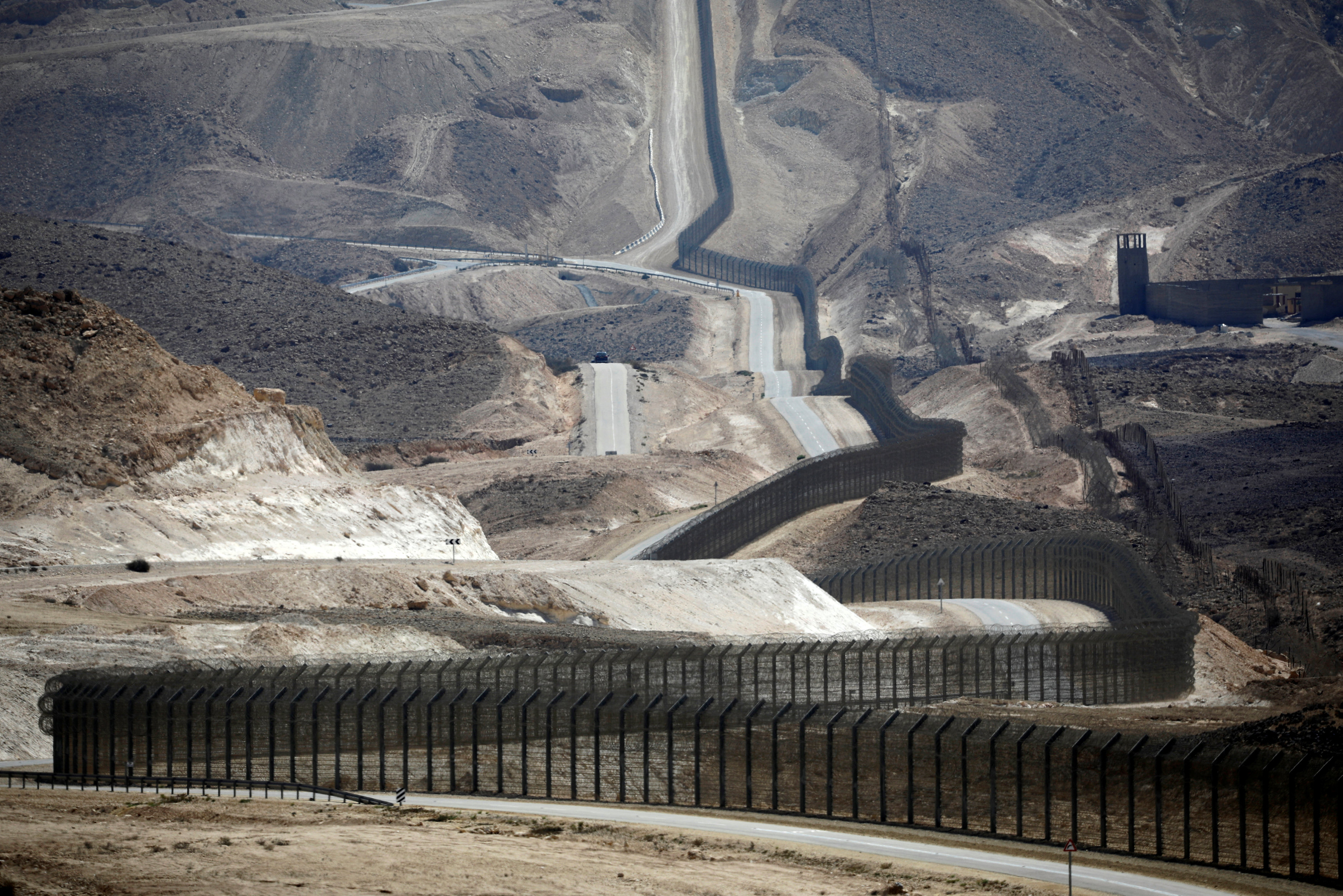 A general view shows the border fence between Israel and Egypt in southern Israel September 26, 2018. REUTERS/ Amir Cohen