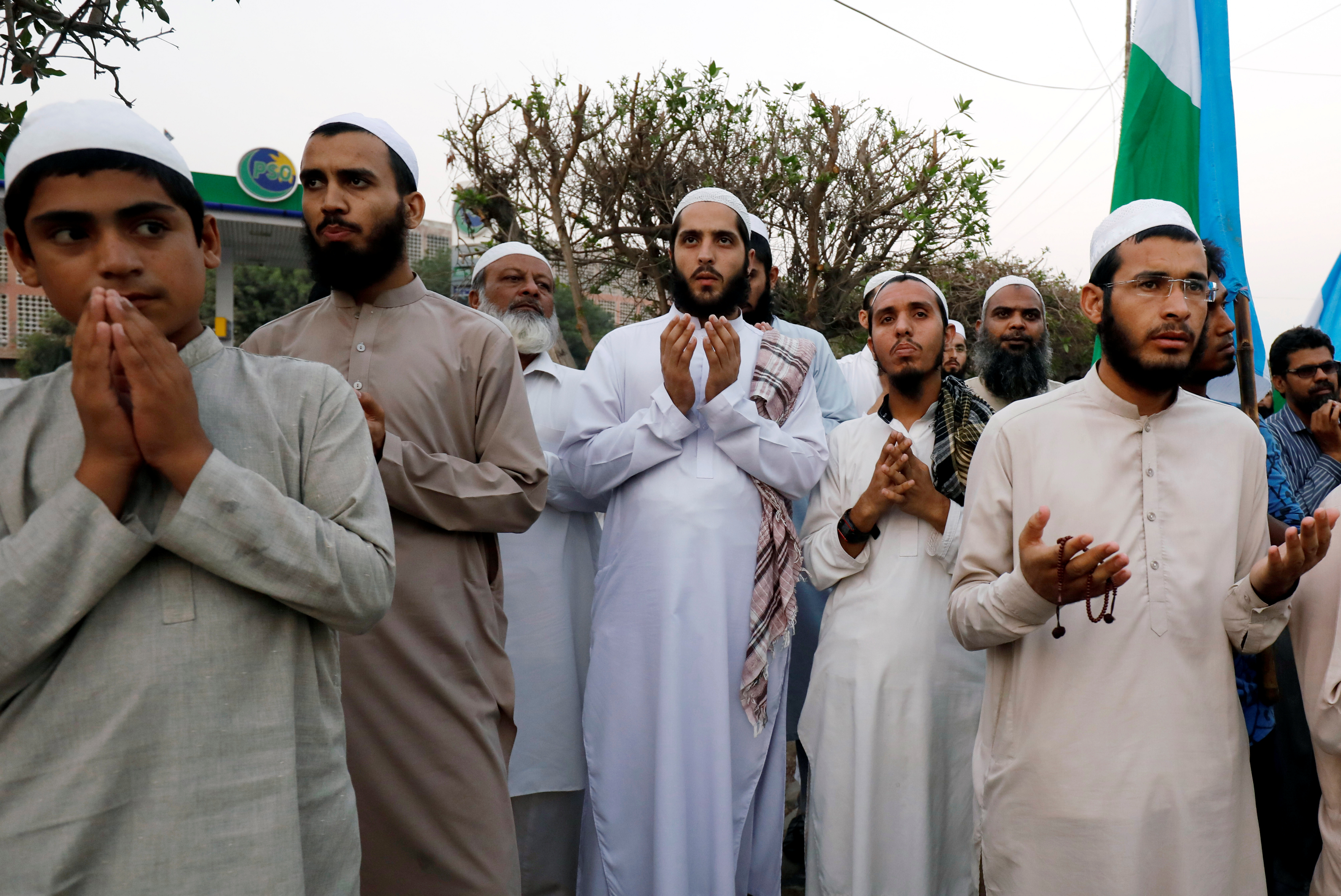 Supporters of religious and political party Jamaat-e-Islami (JI) hold their palms to pray in a protest, after the Supreme Court overturned the conviction of a Christian woman sentenced to death for blasphemy against Islam, in Karachi, Pakistan October 31, 2018. REUTERS/Akhtar Soomro