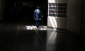 FILE PHOTO: A prisoner walks with the aid of a stick at the California Medical Facility prison in Vacaville, California, U.S., May 23, 2018. REUTERS/Lucy Nicholson/File Photo