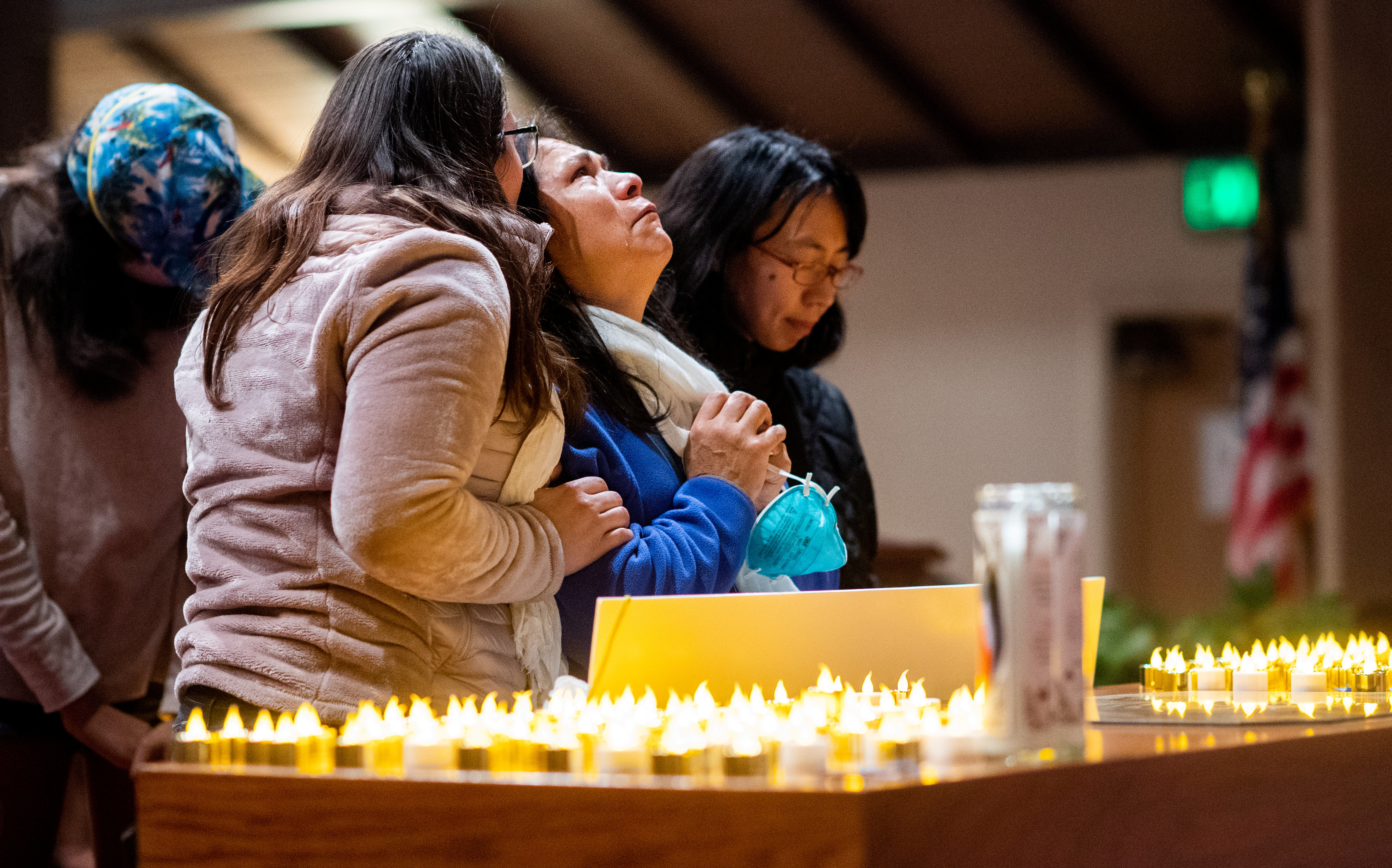 Lidia Steineman, who lost her home, prays during a vigil for the lives and community lost to the Camp Fire at the First Christian Church of Chico in Chico, California, November 18, 2018. Noah Berger/Pool via REUTERS