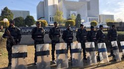 Paramilitary soldiers stand guard outside the Supreme Court building in Islamabad, Pakistan January 29, 2019. REUTERS/Saiyna Bashir