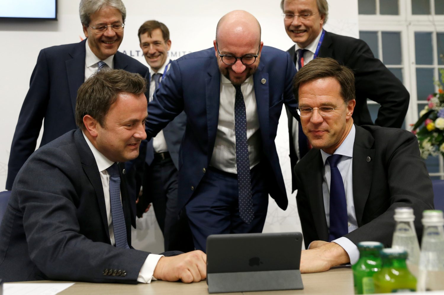 FILE PHOTO: EU leaders including Belgian Prime Minister Charles Michel (C), Netherlands Prime Minister Mark Rutte (R), Luxembourg Prime Minister Xavier Bettel (L) and Italian Prime Minister Paolo Gentiloni (rear left) gather around a computer screen at the European Union leaders summit in Malta, February 3, 2017. REUTERS/Darrin Zammit-Lupi/File Photo