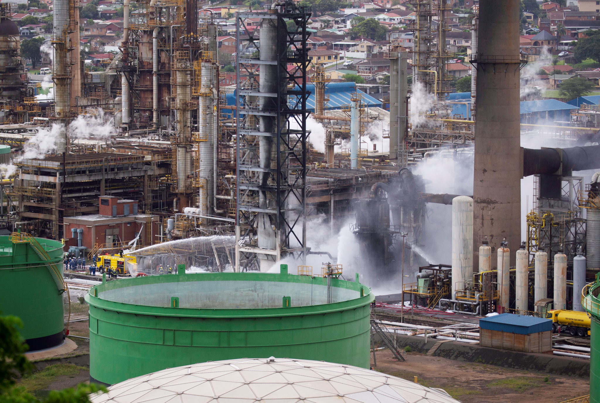 Blastrocked South African oil refinery shut down for investigations