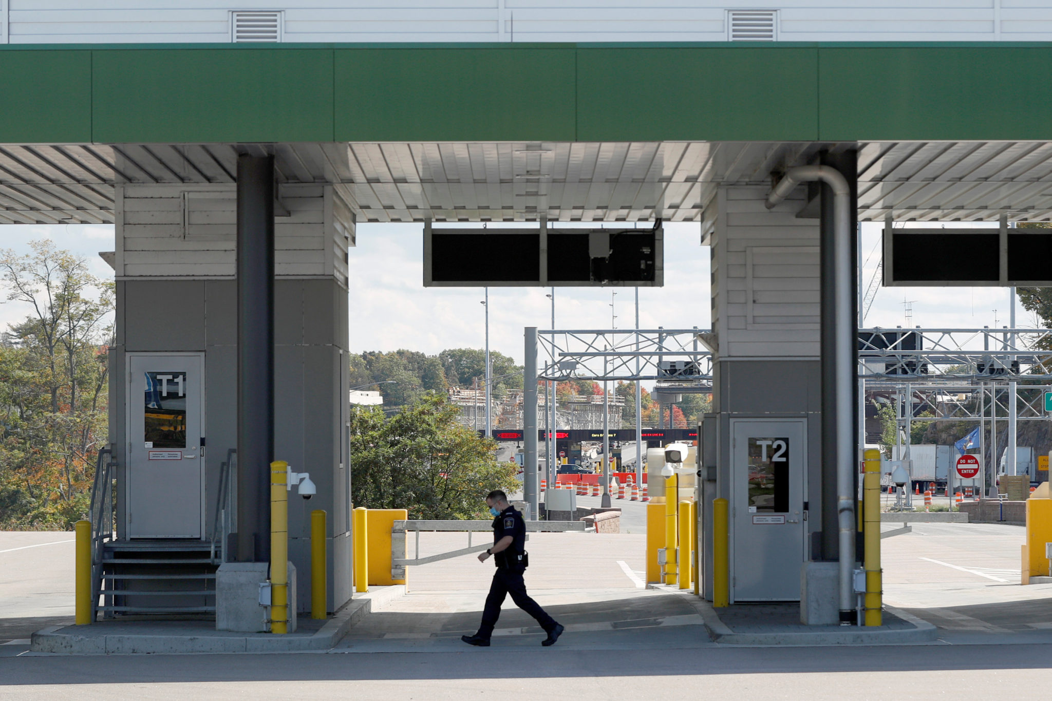 Canada extends travel restrictions at U.S. border ...