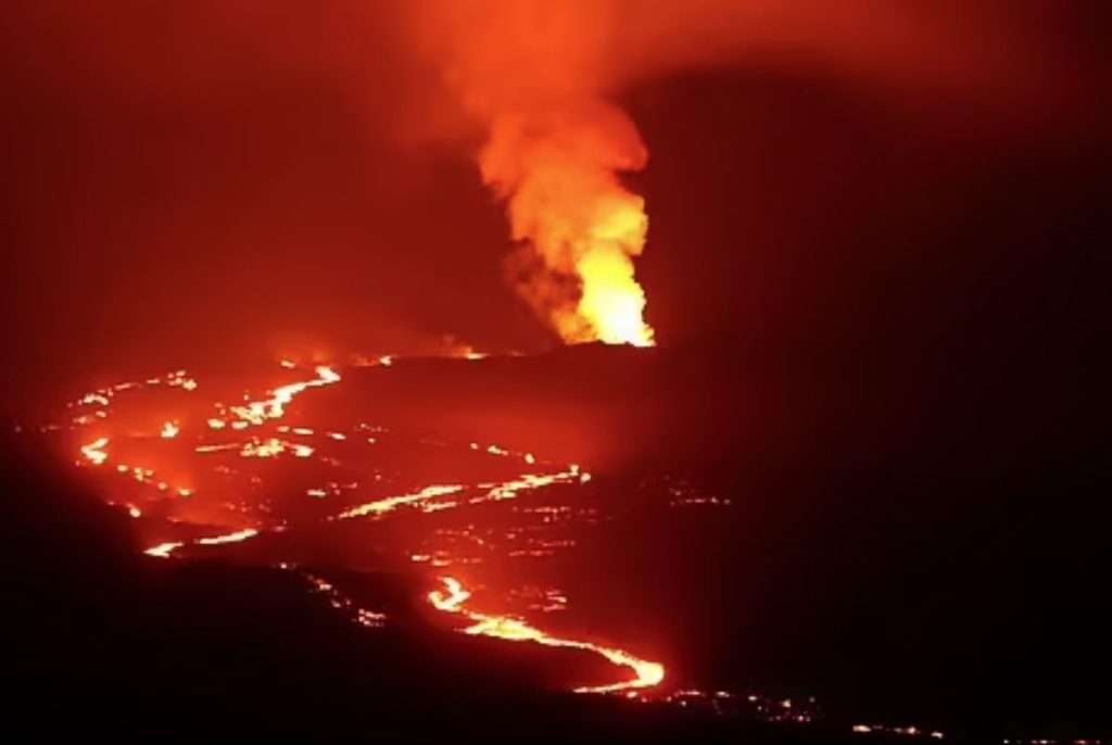Mauna Loa’s lava inches closer to Hawaiian highway The Jim Bakker Show