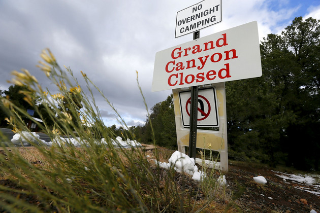 Grand-Canyon-Closed-sign