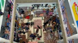 Palestinians-shelter-hospital