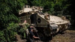 US-Bradley-fighting-vehicle-in-Ukraine