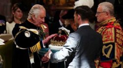 King-receives-crown