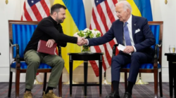 Biden-Zelenskyy-shake-hands