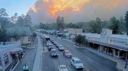 Ruidoso-Evacuates-Ahead-of-Deadly-Wildfires-640x480